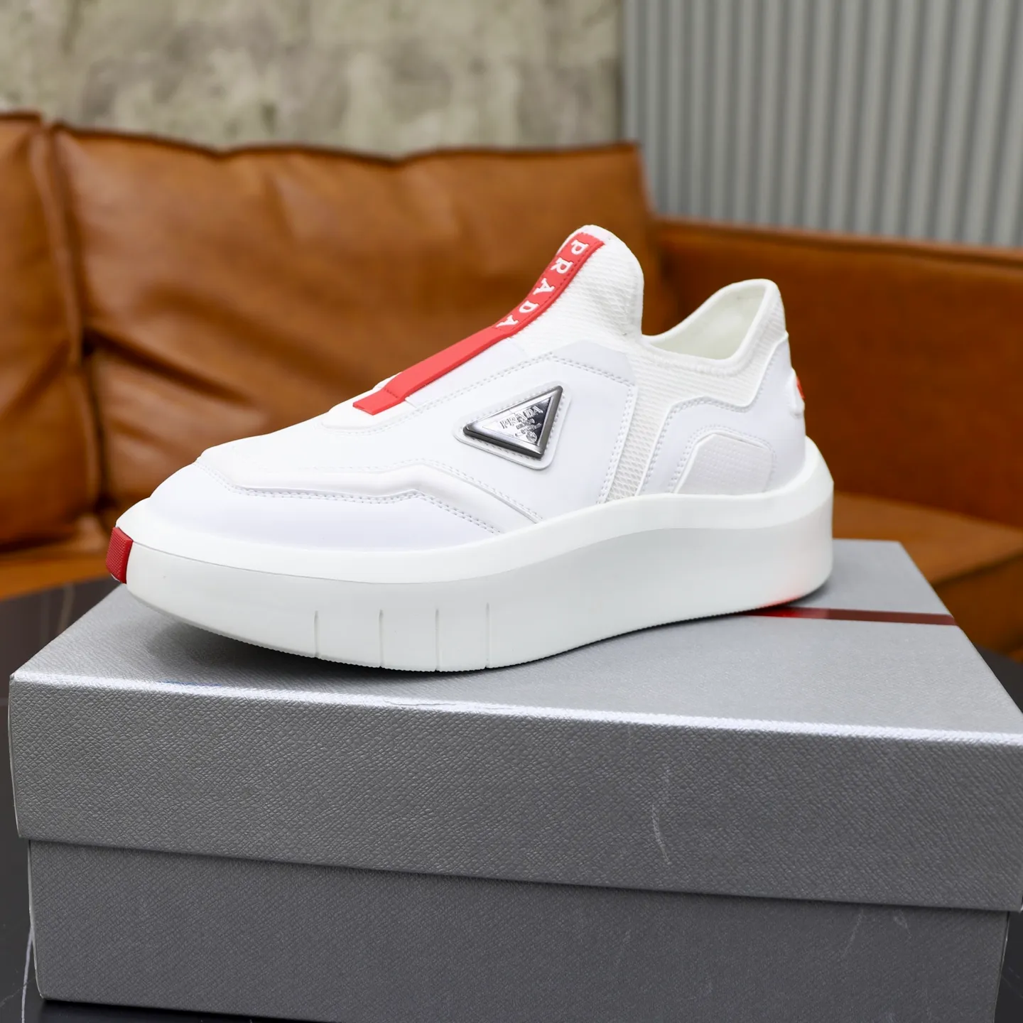 Men's shoes: 620💰🙅‍♂️🙅‍♂️🙅‍♂️ Brand: PRADA Standard code: 38–44 (45 can be customized) Level: Same as the official website Material: Original cowhide fabric Comfortable sheepskin lining Lightweight wear-resistant outsole Style category: Men's fashionable casual shoes and boots Running sneakers Distinguished luxury brand elements Top luxury Color: actual picture color